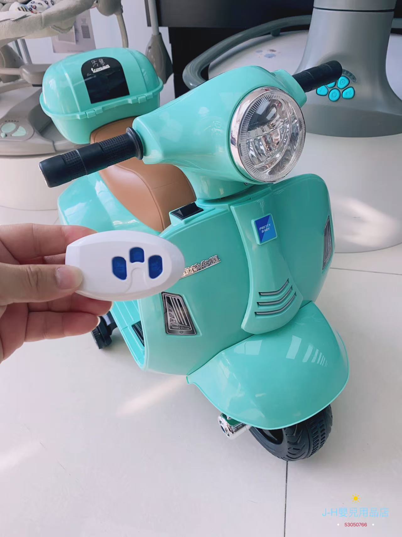 Mini 小綿羊 兒童電動車 附帶遙控，英文說明書，三角插充電器