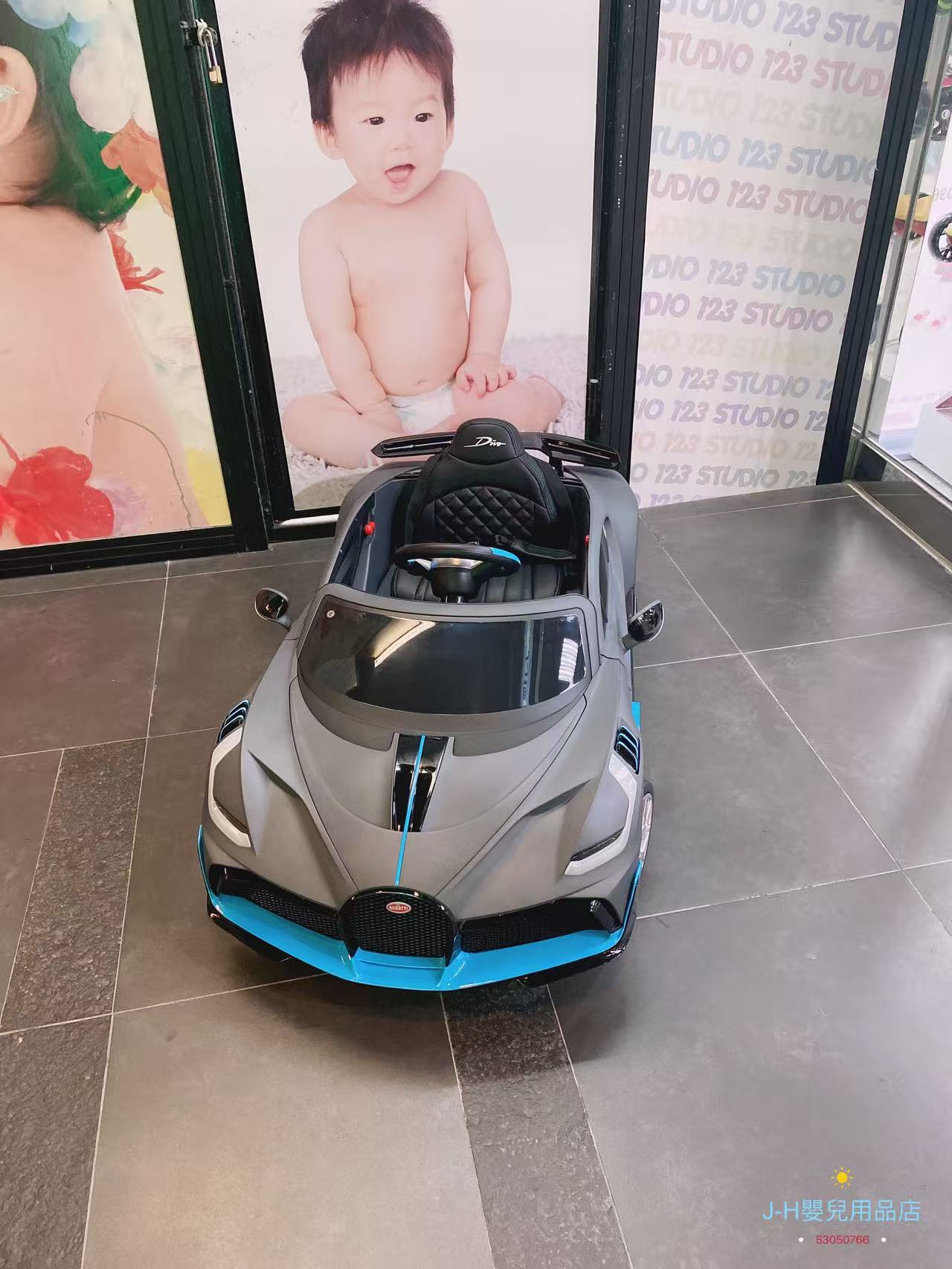 Bugatti Divo 12V 四驅磨砂灰兒童電動車 正版授權