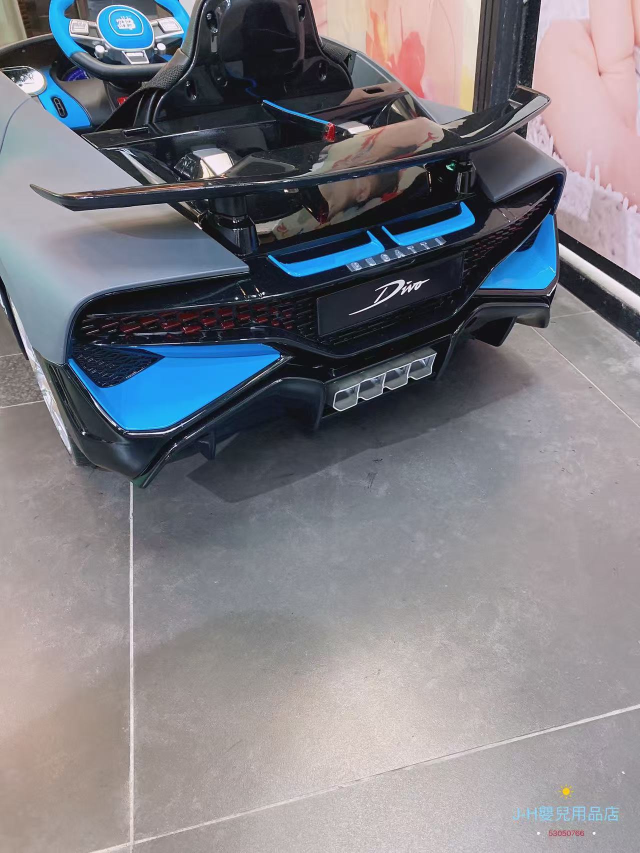 Bugatti Divo 12V 四驅磨砂灰兒童電動車 正版授權