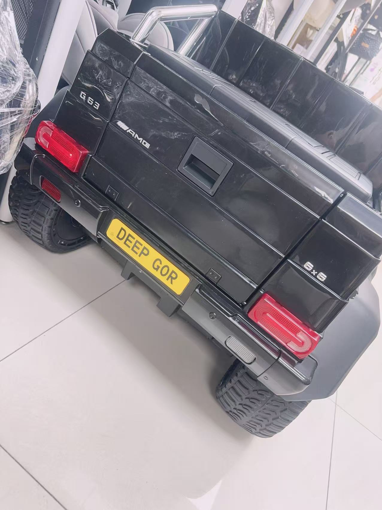 Mercedes-Benz G63 AMG 6x6  四驅雙電瓶 兒童遙控電動車    （正版授權）