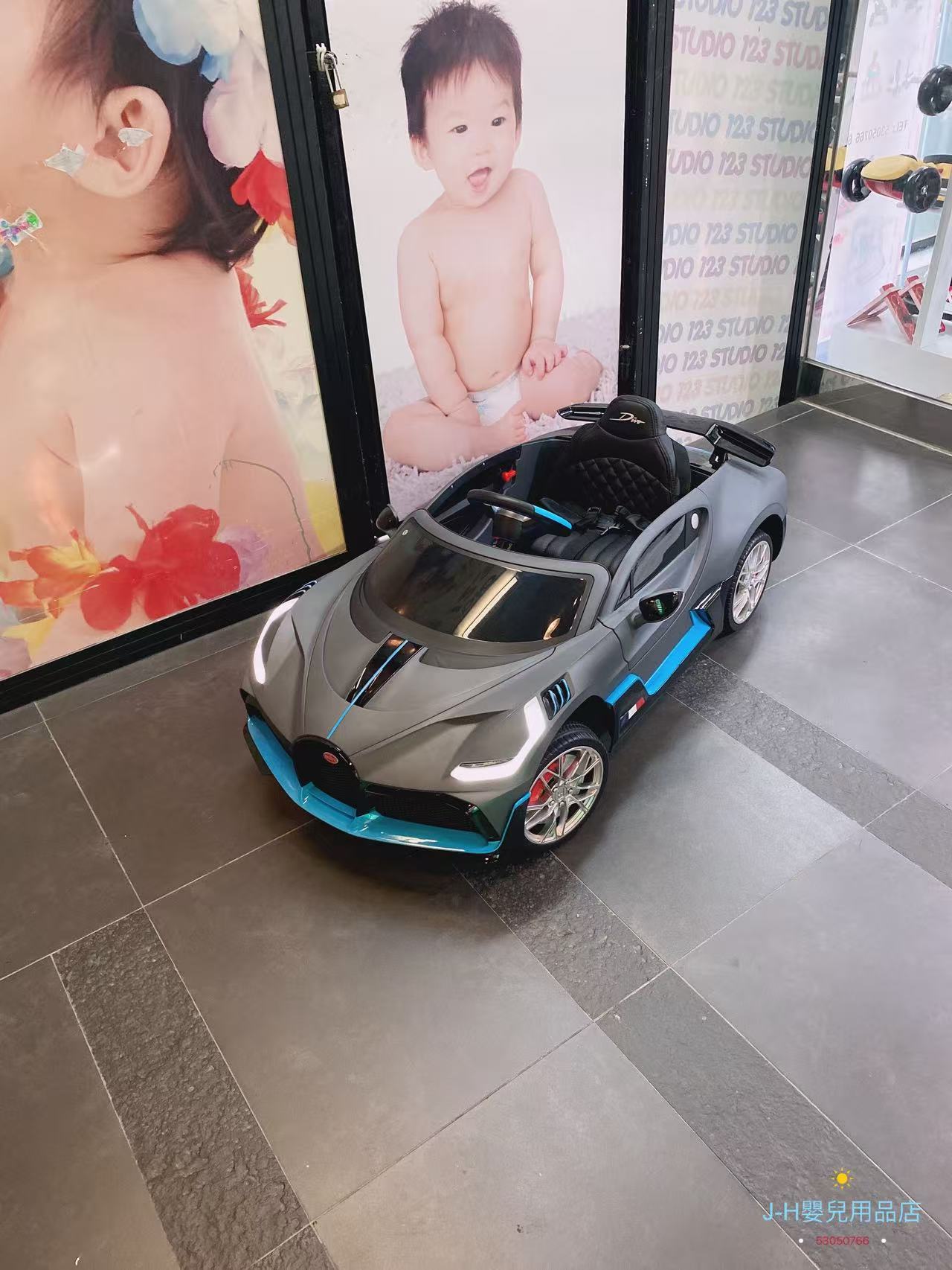 Bugatti Divo 12V 四驅磨砂灰兒童電動車 正版授權