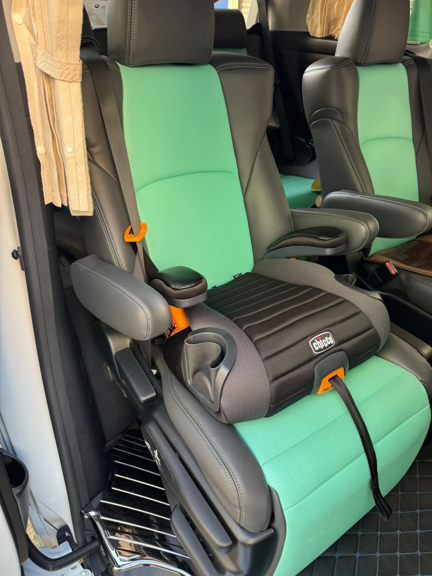 Chicco  GoFit Plus 無靠背 兒童增高汽車座椅 3-12Y (免費送貨）