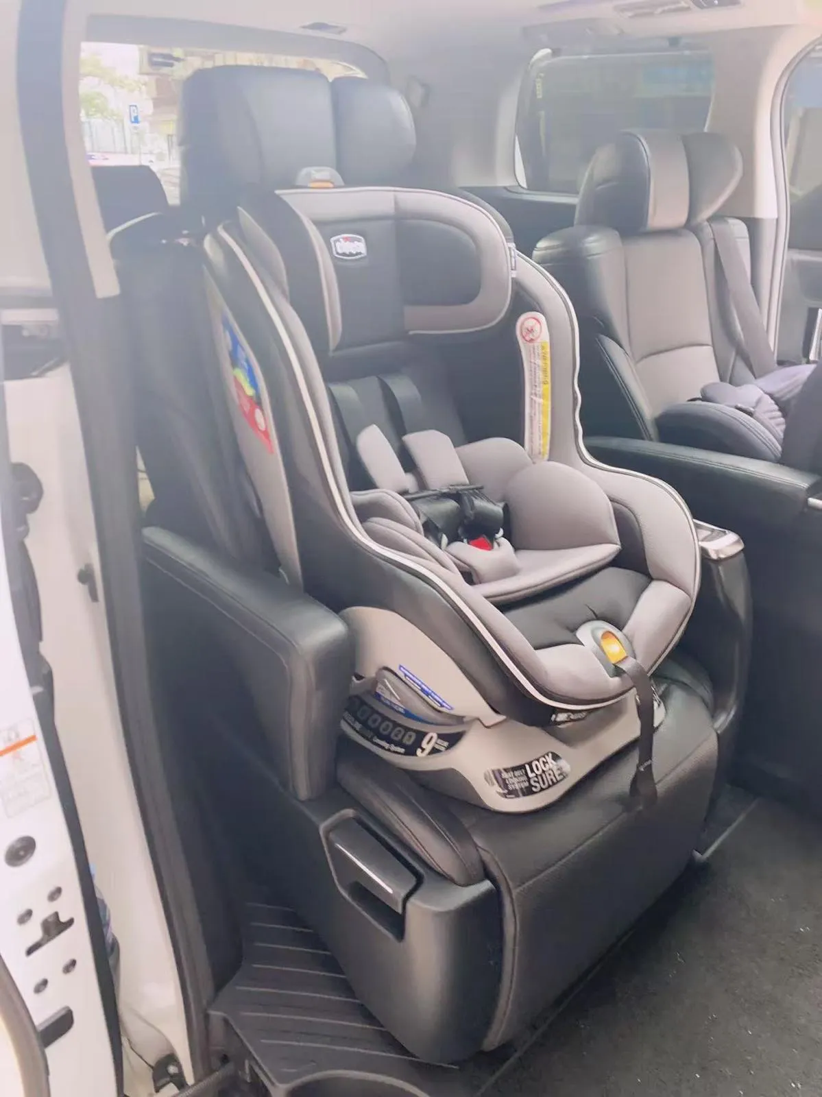 Chicco  NextFit Zip Baby Car Seat 嬰兒汽車安全座椅帶鎖扣系統（0個月以上至30公斤） （免費送貨）