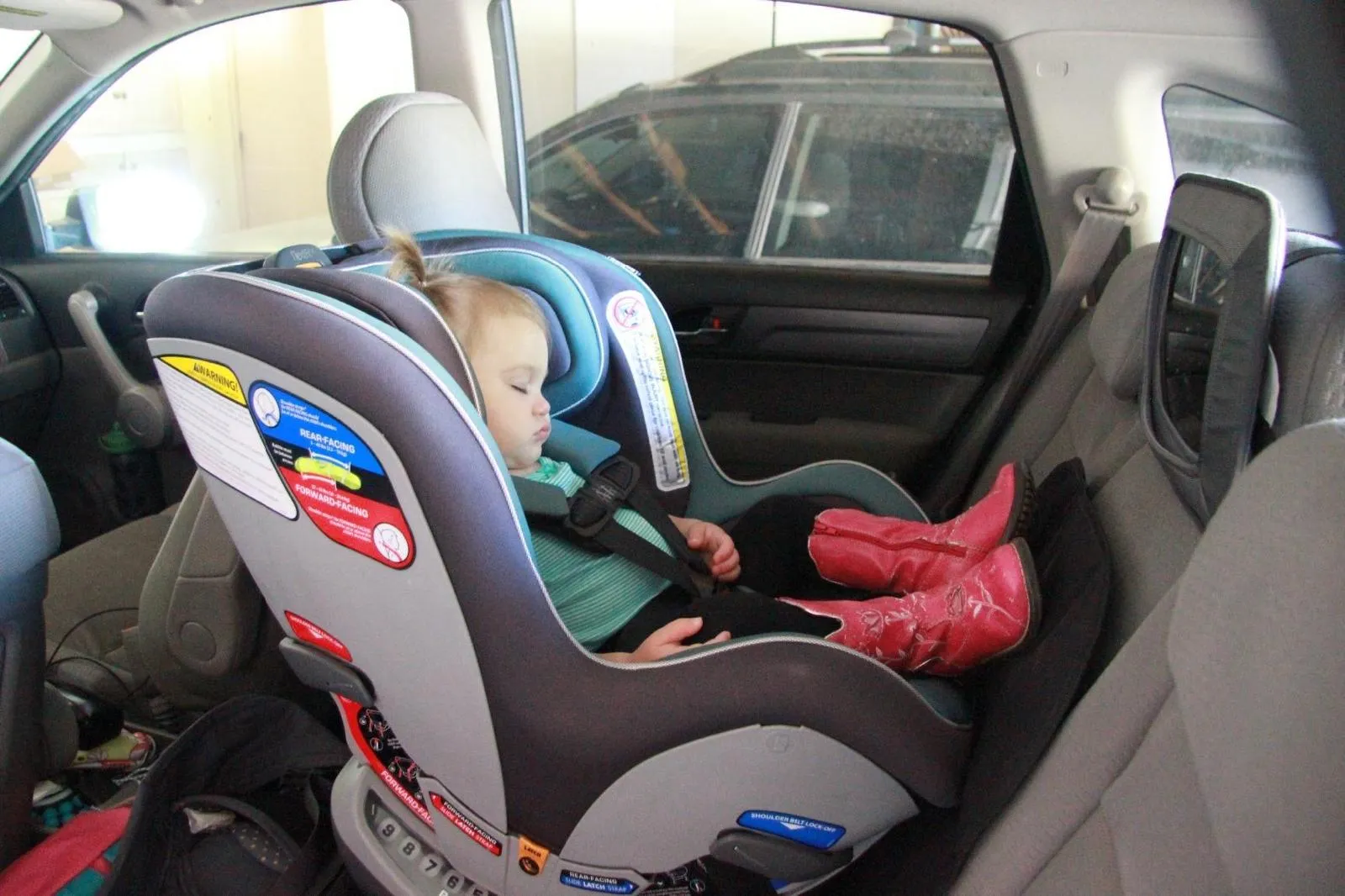 Chicco  NextFit Zip Baby Car Seat 嬰兒汽車安全座椅帶鎖扣系統（0個月以上至30公斤） （免費送貨）