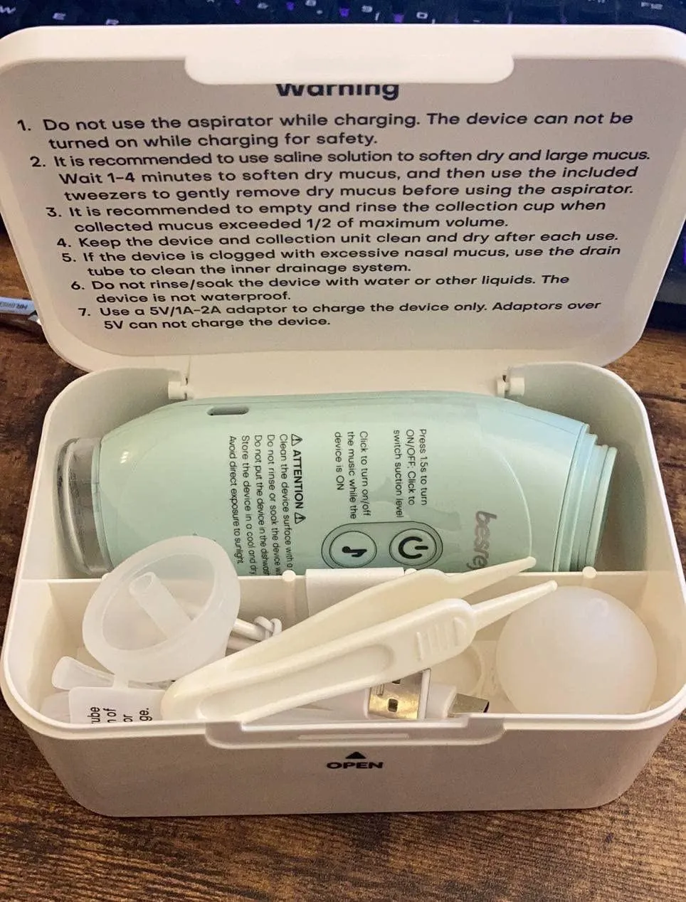 德國 besrey 好用方便 電動吸鼻器 3 级可调节吸鼻器, 3級調節，帶音樂和燈光的鼻子清潔器,收集杯,2 個矽膠頭
