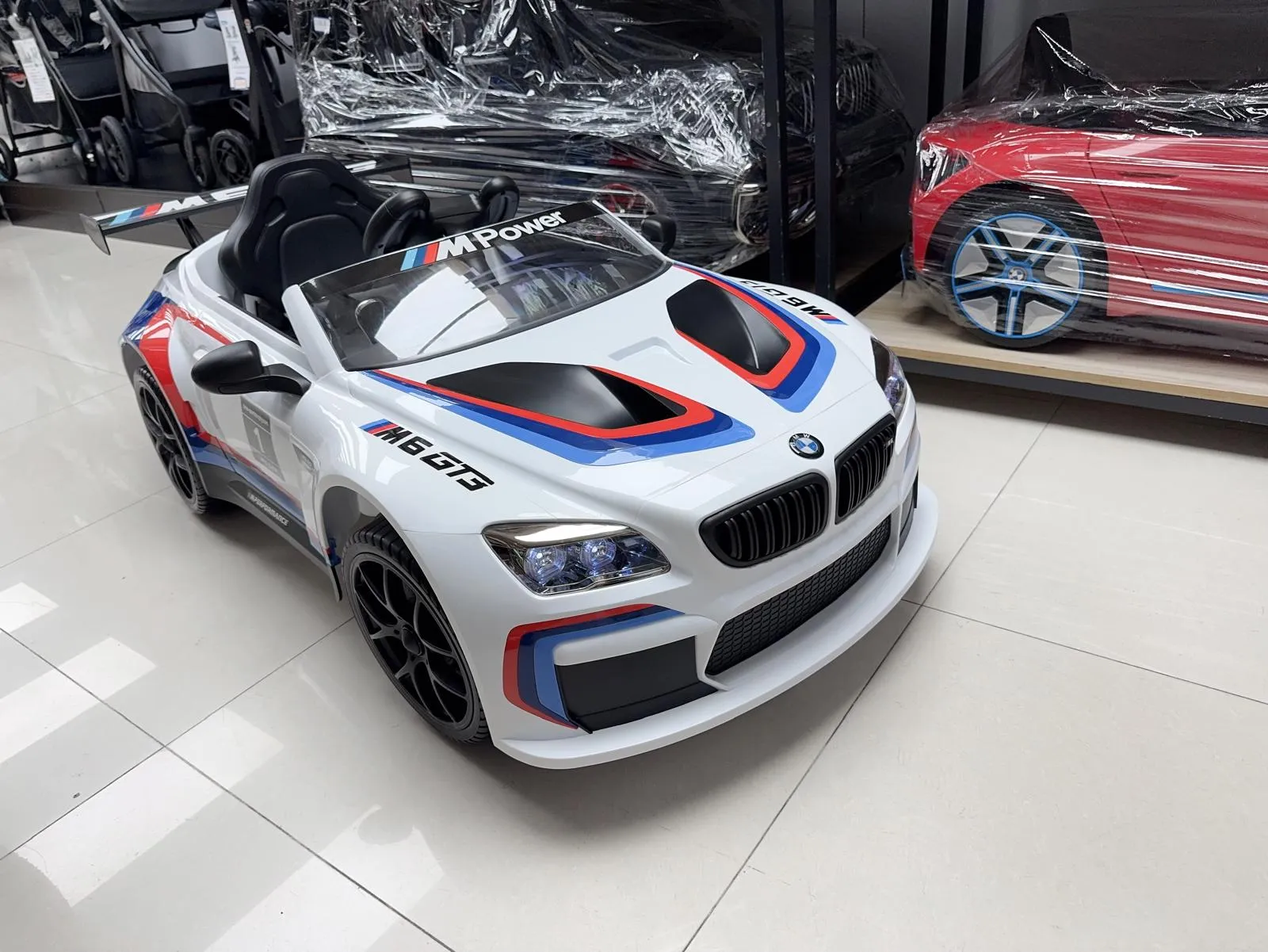 BMW 寶馬M6 GT3 12V 兒童電動遙控車 免費安裝好